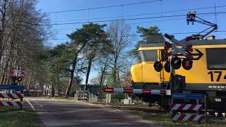 Spoorwegovergang Deurningen // Dutch railroad crossing