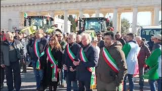 🔴Agricoltori in corteo a Foggia, anche sindaci e cittadini