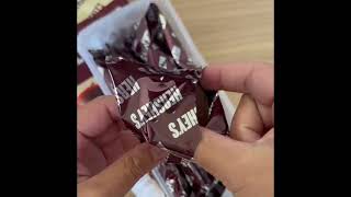 Hershey's Petit Busse Unwrapping video