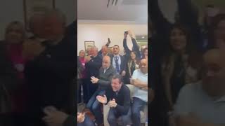 Χειροκροτήματα και συγκίνηση στο γραφείο Χριστοδουλίδη μετά τα exit polls | AlphaNews Live