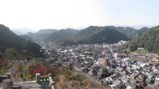 李参平の碑より有田町並を望む