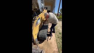 How to remove both tracks on a Caterpillar Model 257 in Five minutes With one Person