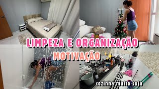 PRIMEIRA ORGANIZAÇÃO E LIMPEZA DO ANO | tirei a decoração natalina e limpei tudo 🧹🧽💦