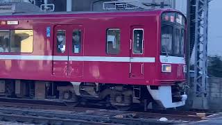 京急1500形1725編成アクセス特急羽田空港第1・第2ターミナル行き京成高砂2号踏切通過