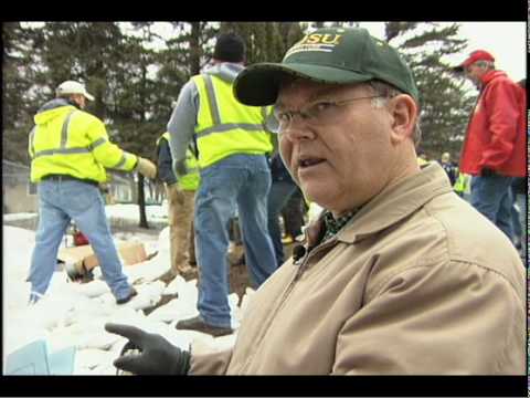How to Build a Sandbag Dike How to Build a Sandbag Dike