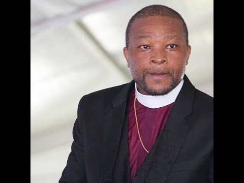 Bishop S.B Zikhali Preaching In A Open Air - YouTube