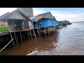 Kampung dayak, muslim, rumah nya di atas air, pinggir sungai,pedalaman kalimantan tengah,desa tengah