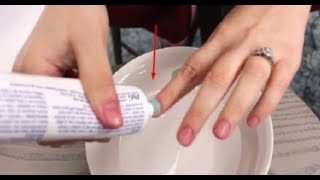 Elle applique du dentifrice sur ses ongles, ça va émerveiller toutes les femmes !