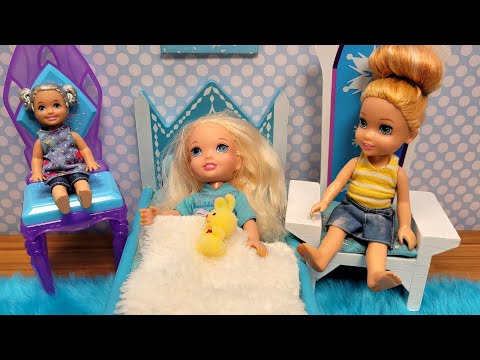 Little Elsa catches a cold! Elsa and Anna toddlers – Barbie dolls