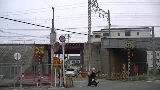 00430　上島（うえしま）踏切　ＪＲ阪和線の高架下の踏切