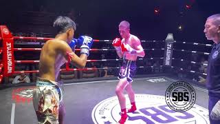 George Sinbi Muay Thai🇷🇺 (red) loses Kaowna P. Tawatchai 🇹🇭 (blue) by foul in round 2