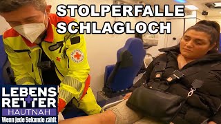 Schlagloch übersehen! Mutter stolpert und verletzt sich schwer | Lebensretter hautnah | SAT.1