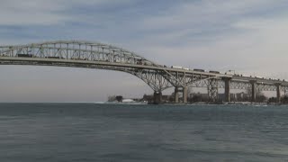 Traffic snarled at 2nd Michigan bridge to Canada