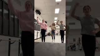 Dance class!! #dance #trending #apt #funny #shortvideo #shorts