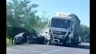 Frontális karambol Zámolynál videón  - elaludt a sofőr a volán mögött
