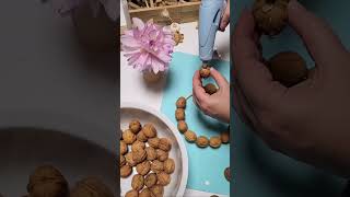 DIY Walnut wreath : einfach und schnell Deko Kranz aus Walnüssen basteln - super als Mitbringsel !