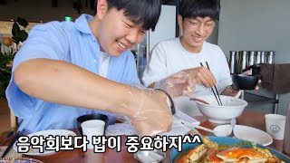 민간 오케를 이끄는 \