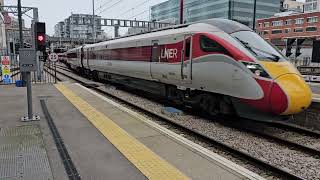 LNER Class 800 - 800208 arriving London Kings Cross Station on 23/12/24