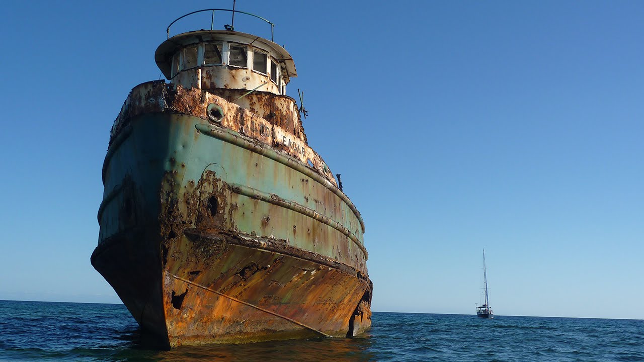 Descubre Hogsty Reef, El Arrecife De Los Barcos Hundidos - YouTube