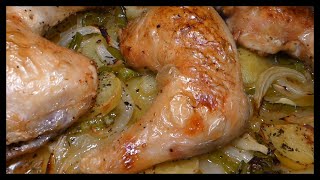 Pollo asado al horno (Cuartos traseros) con patatas, cebolla y pimientos.