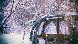 Heavy snow camping / Cozy snow camping in a 360-degree transparent shelter