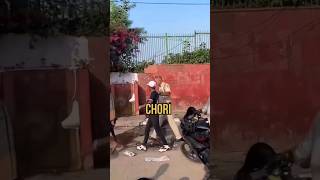 Chor Bazar Me Chor pakda gaya 😳 #vlog #elvishyadav #chorbazaarvideo #chorbazar #jamamajidchorbazar