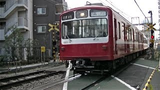 京急800形825F普通品川行き 北品川駅発車（駅横の踏切にて撮影）