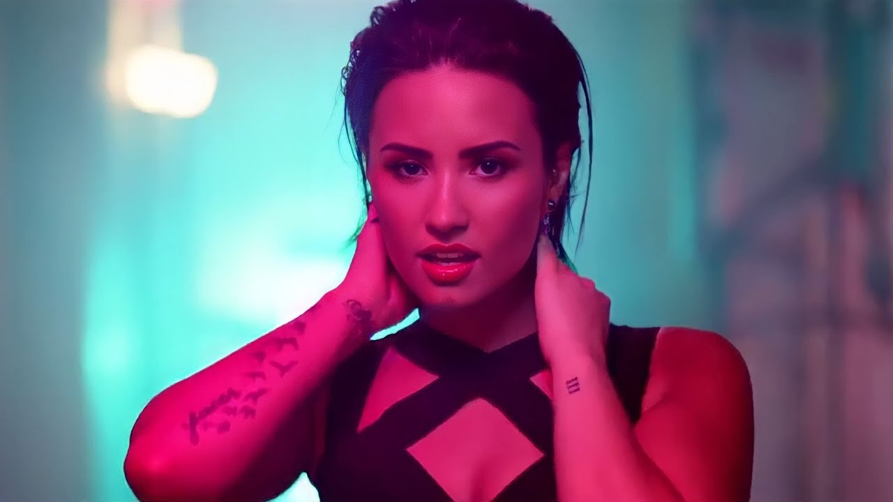 5 Times Demi Lovato Invented Being Cool For The Summer - YouTube