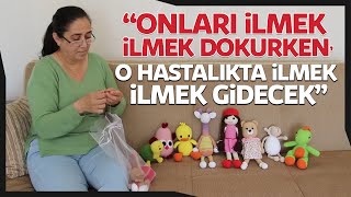 Kanser Tedavisi Gören Kadın, Lösemili Çocuklar İçin Örgü Bebekler Yaparaı Yüzlarını Güldürüyor