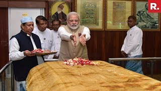 PM Modi Pays Tribute At Tomb Of Bahadur Shah Zafar In Myanmar