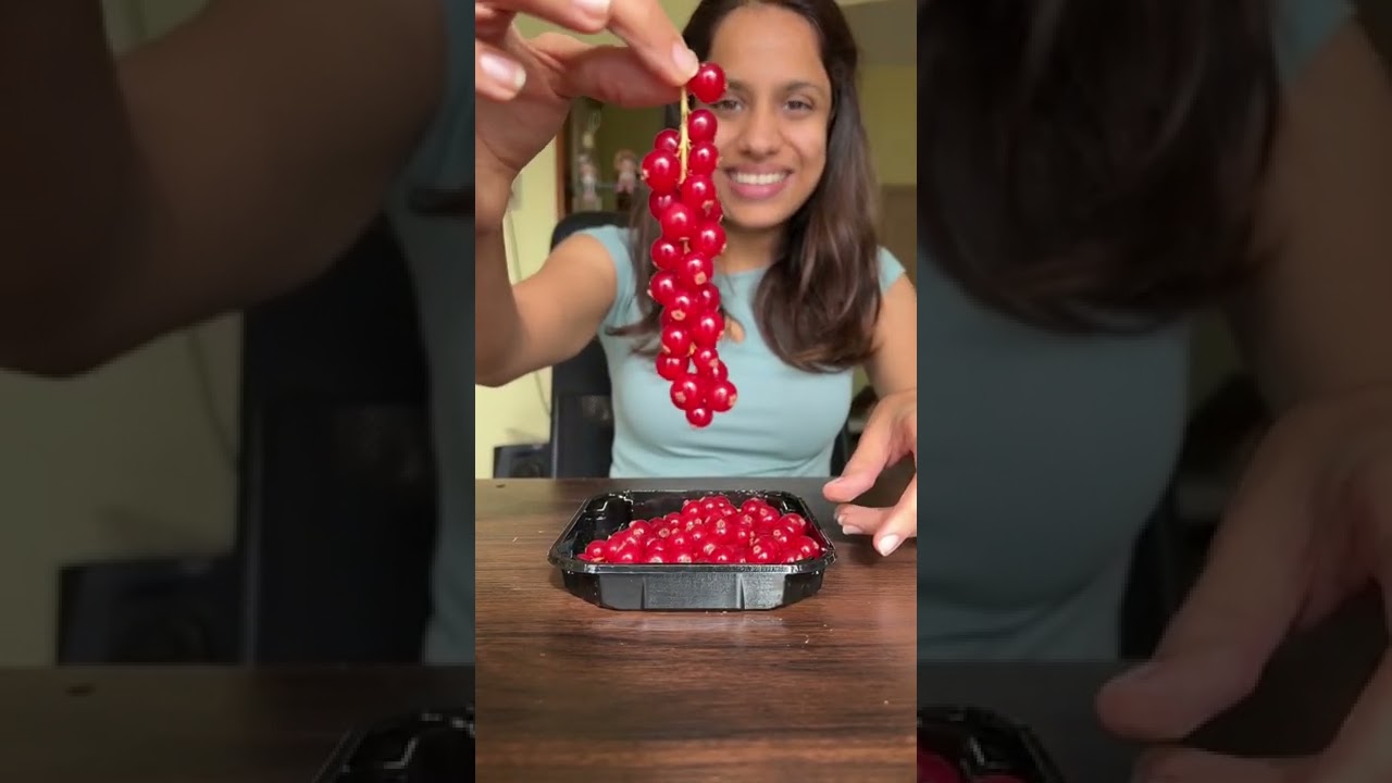 Rs 11,000 for 1 kg of Red Currants 😱😱 | Trying Expensive fruits 😢 | So Saute #shorts