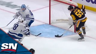 Penguins' Jake Guentzel Nets Back Door Feed To Cap Off Beauty Passing Sequence vs. Maple Leafs
