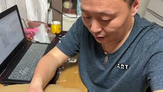 莉莉李哥把装有给高兴和艾米的礼物的箱子发去东京 托朋友带过去