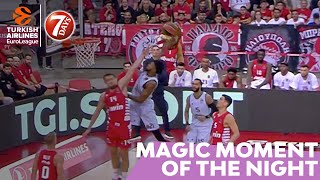 7DAYS Magic Moment of the Night: Alexander with a poster dunk!