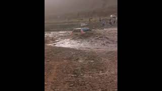 toyota land cruiser water crossing 😱😱😱 khud gyi bhai niche #shorts #landcruiser