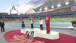 Hannah England receives her Silver medal in the Women's 1500m