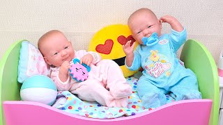 Twin baby dolls family routine in the dollhouse with bedtime stories - PLAY DOLLS