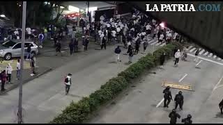 Disturbios afuera del estadio Palogrande tras invasión por mal rendimiento del Once Caldas