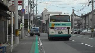 防長交通路線車・伊勢大路バス停を通過