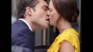 All New Pics Of Gossip Girls Chuck And Blair Kissing From Season 3