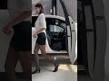 今天來教各位女性朋友 如何正確 上下車 shortvideo reels shots benz reelsinstagram 幽默 fyp 女性 上下車 禮儀 絲襪