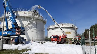 16. 4. 2020 požár nadzemní nádrže s benzínem ČEPRO