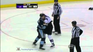 Hockeyfighters.cz  Kevin Westgarth vs Deryk Engelland .wmv