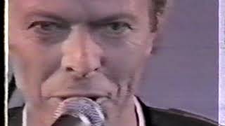 David Bowie - CBC Newsworld -  Canada TV - SUPERB CLIP WITH FANS + MORE - 23 January  1990