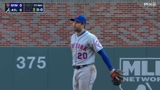 NYM@ATL: Walker stretches to make a solid catch