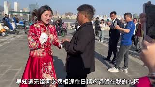 户外唱歌的贵州美女，你们觉得唱的怎么样？点赞支持一下吧#户外唱歌#农村美女#跳舞