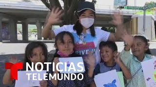 Maestra da clases a los niños de la calle en los semáforos | Noticias Telemundo