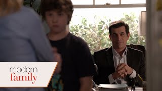 Modern Family:The Godfather Scene😂#sitcomsnippets #modernfamily #comedy #phildunphy