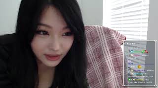 Hyoon showing off her shirt size to chat