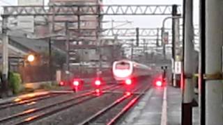 20130108@0282次(TEMU1000型電聯車)太魯閣自強號列車~桃園站通過!!